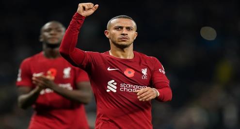 "يغريه بما لا يملكه ليفربول".. جالاتا سراي يستهدف تياجو ألكانتارا